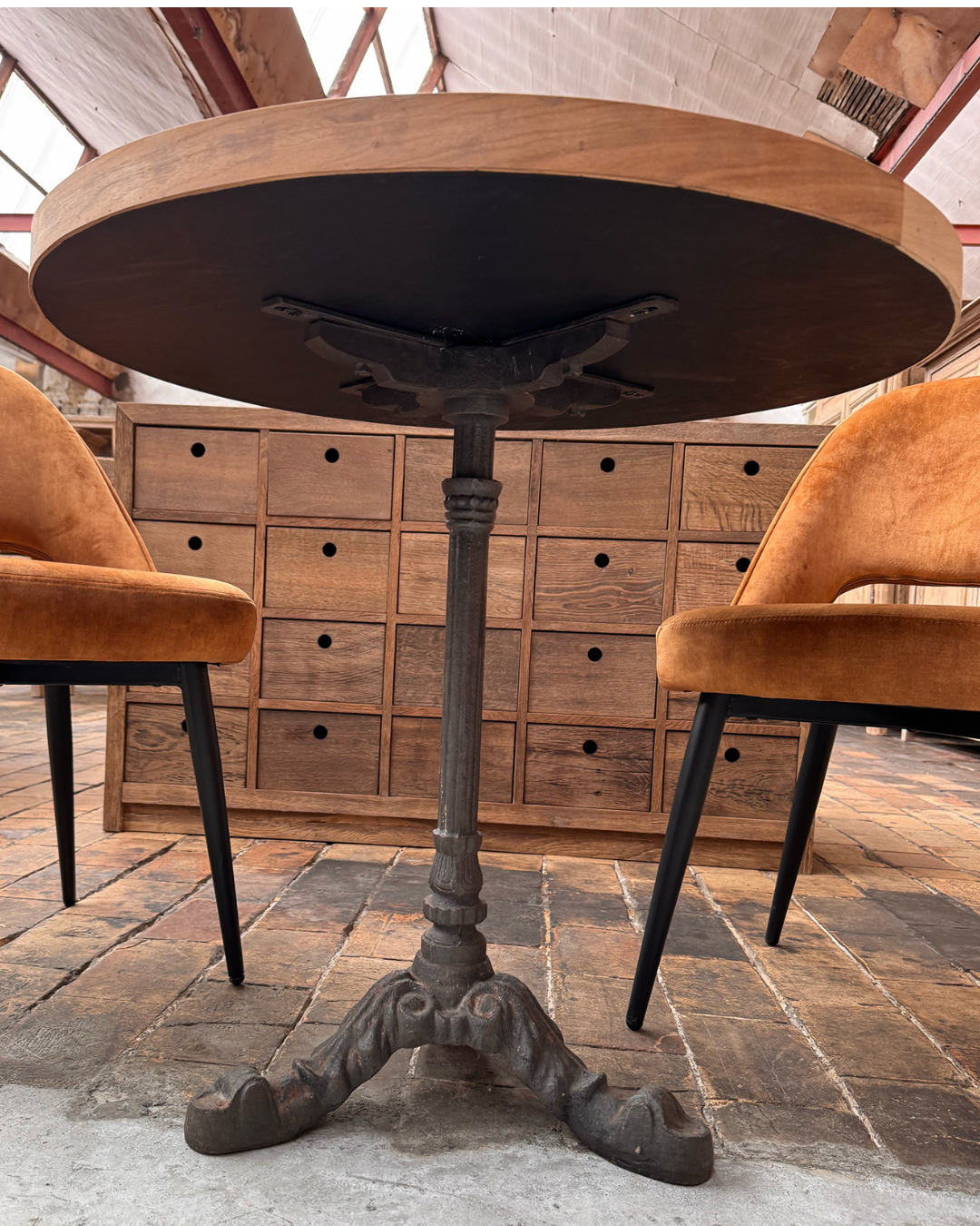 Tafel notelaar (dia 80 cm)
